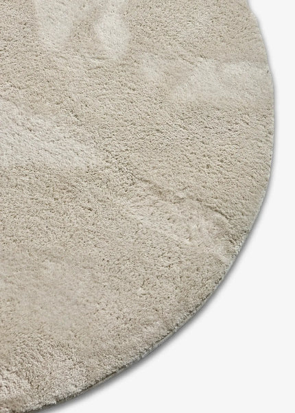 Ryamattor är mjuka, fluffiga och inbjudande. Den höga luggen ger en varm och mysig atmosfär i både vardagsrum och sovrum.